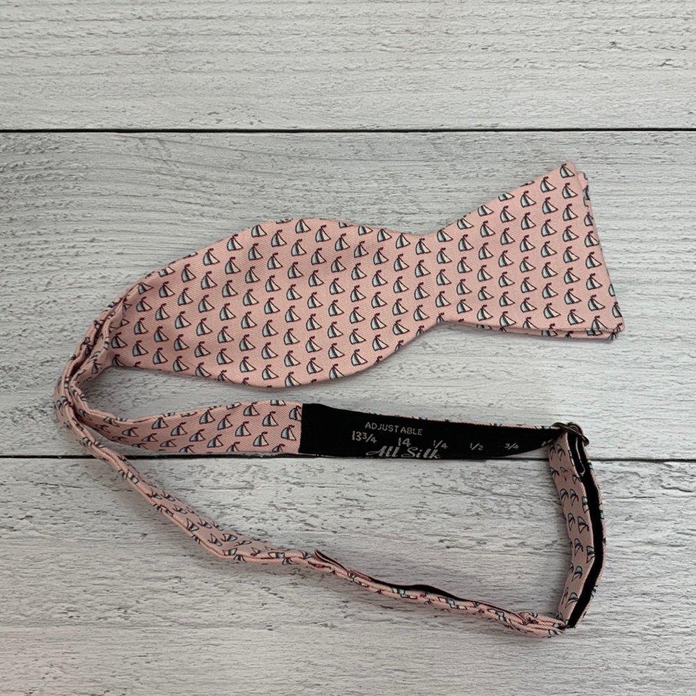 Vineyard Vines Pink Blue Sailboat Bow tie Nice!